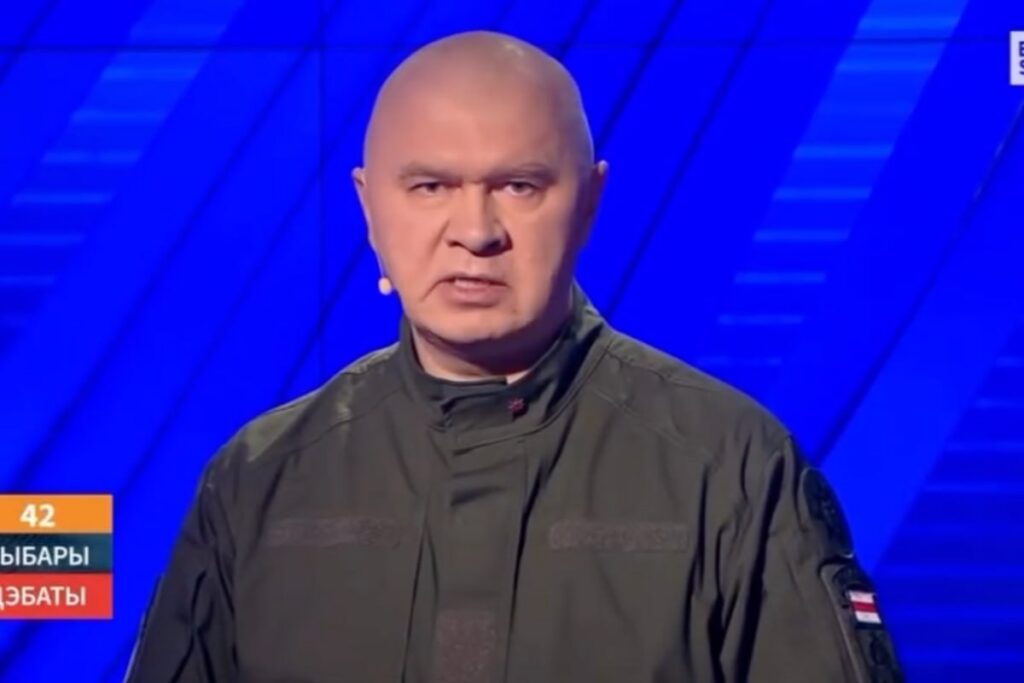 Анатоль Міхнавец падчас выступу